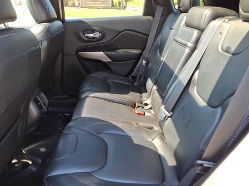 Used 2017 Jeep Cherokee Limited AWD/4WD image 7