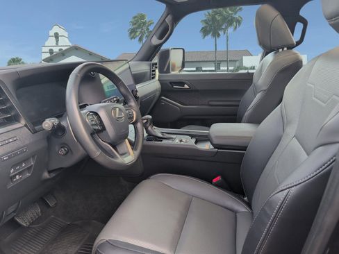 Used 2024 Lexus GX 550 w/ Accessory Package (Z1) AWD/4WD image 11