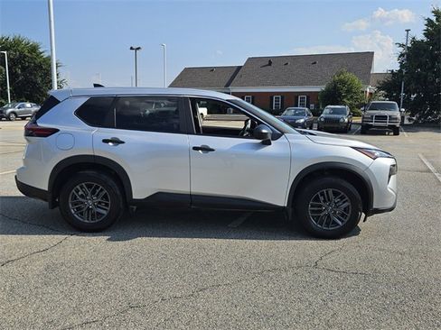 Used 2025 Nissan Rogue S image 13