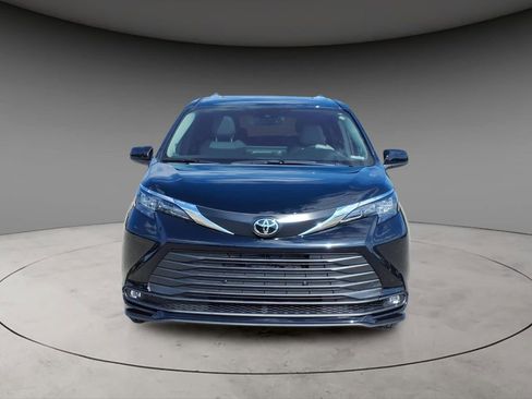 Used 2026 Toyota Sienna XLE AWD/4WD image 15