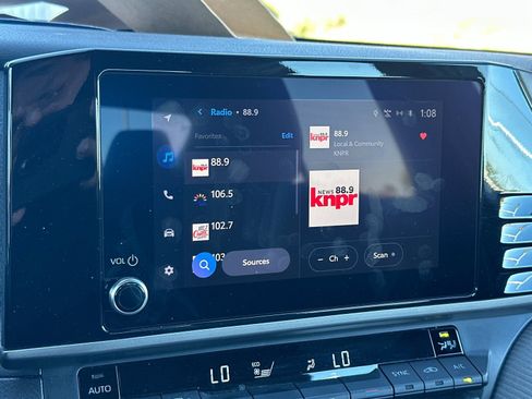 Used 2025 Toyota Camry SE image 16