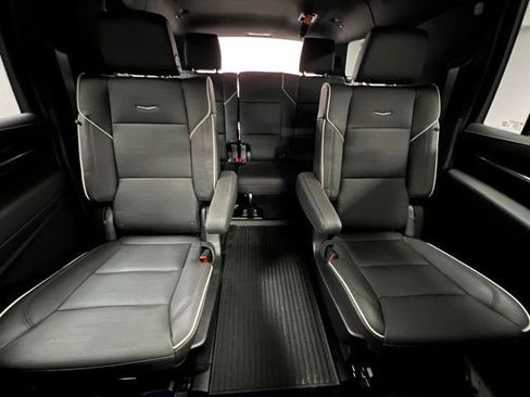 Certified 2024 Cadillac Escalade ESV Premium Luxury w/ Performance Package AWD/4WD image 19
