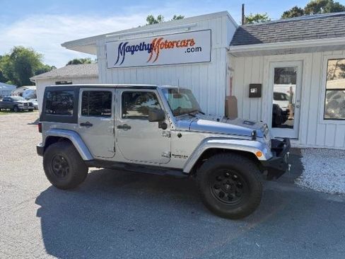 Used 2013 Jeep Wrangler Unlimited Sahara w/ Connectivity Group AWD/4WD image 1