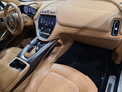 Used 2022 Aston Martin DBX image 23