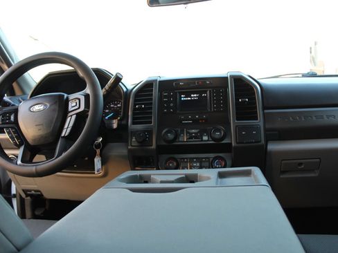 Used 2020 Ford F250 XL w/ Power Equipment Group AWD/4WD image 13