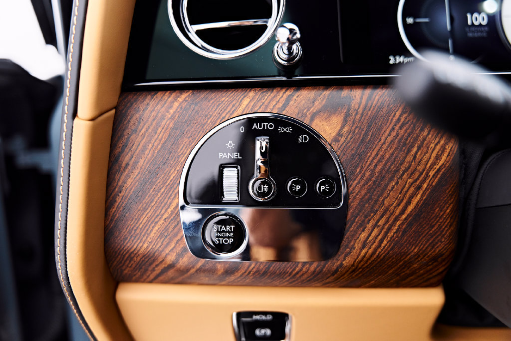 Used 2025 Rolls-Royce Cullinan AWD/4WD image 75