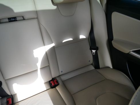 Used 2017 Volvo XC60 T6 Dynamic w/ Preferred Option Package image 14