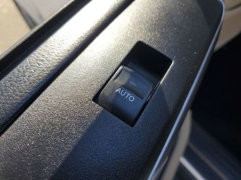 Used 2018 Toyota 4Runner SR5 Premium image 17