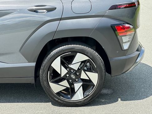 Used 2024 Hyundai Kona Limited FWD image 38