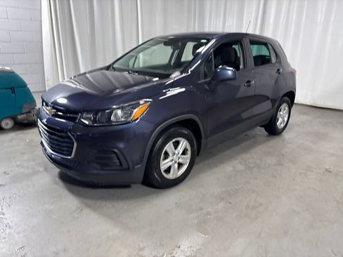 Used 2019 Chevrolet Trax LS FWD image 3