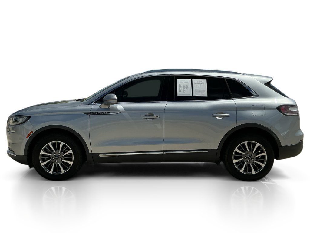 Used 2022 Lincoln Nautilus FWD w/ Premium Package image 4
