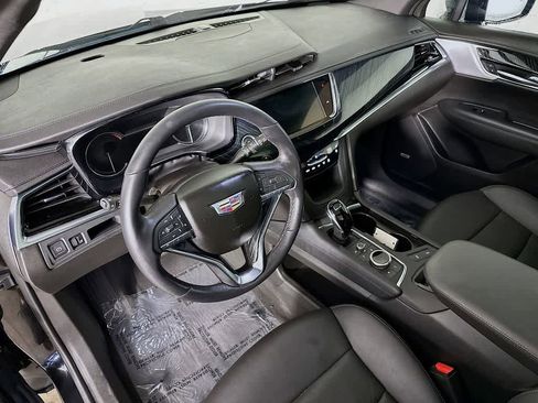 Used 2024 Cadillac XT6 Premium Luxury image 2