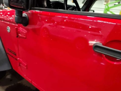 Used 2017 Jeep Wrangler Sport w/ Connectivity Group AWD/4WD image 17