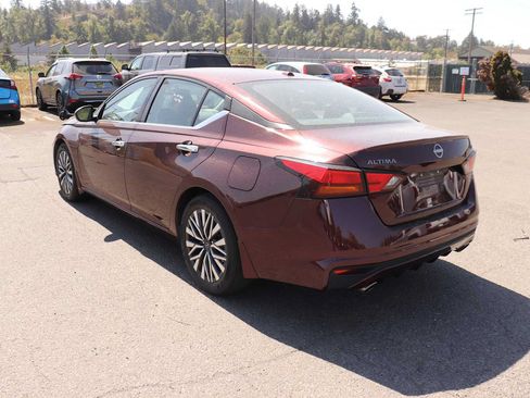 Used 2024 Nissan Altima 2.5 SV w/ SV Premium Package FWD image 6