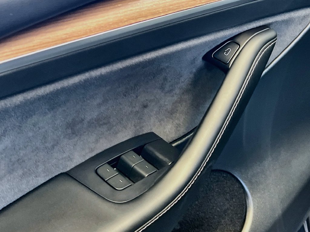 Used 2023 Tesla Model Y 2WD image 17
