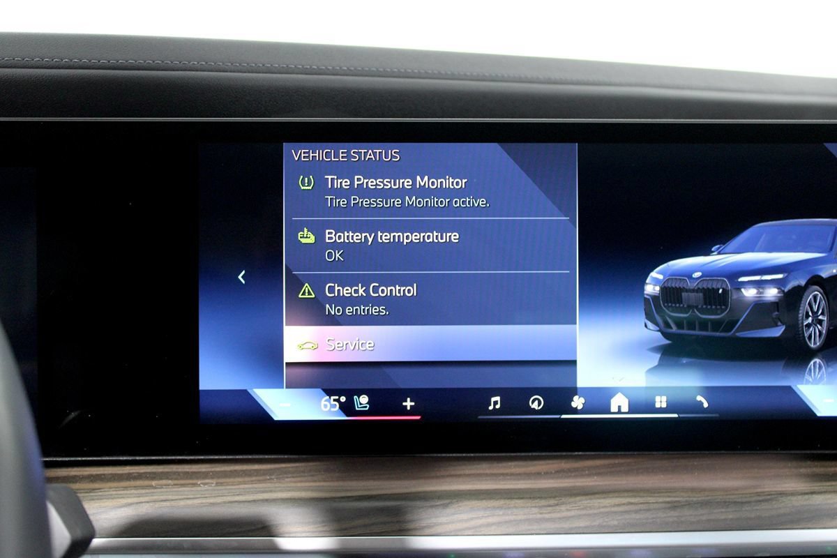 Used 2023 BMW i7 xDrive60 AWD/4WD image 27