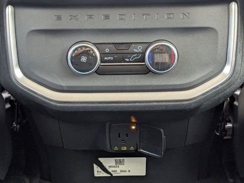 Used 2025 Ford Expedition Active AWD/4WD image 23