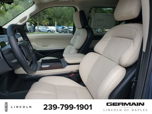 New 2027 Lincoln Navigator Premiere RWD image 18