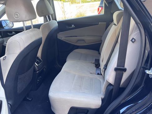 Used 2019 Kia Sorento LX w/ LX Convenience Package image 10