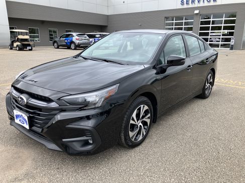 Used 2024 Subaru Legacy Premium AWD/4WD image 2
