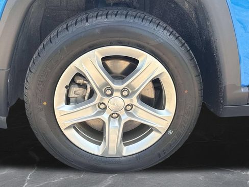 Used 2024 Jeep Compass Latitude AWD/4WD image 32
