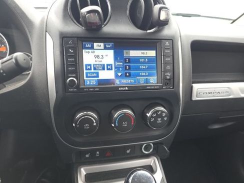 Used 2016 Jeep Compass Latitude AWD/4WD image 4