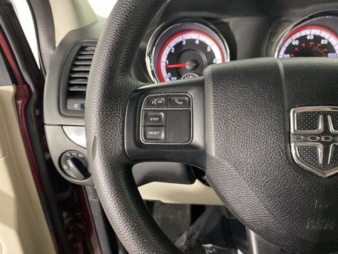 Used 2019 Dodge Grand Caravan SE w/ UConnect Hands-Free Group FWD image 20
