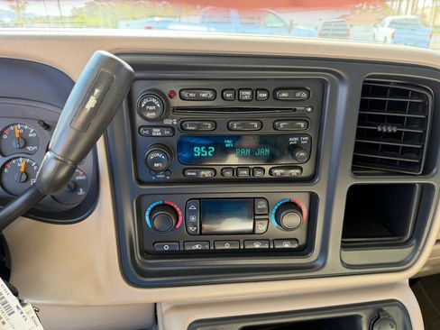 Used 2006 Chevrolet Silverado 1500 LT w/ Onstar Plus Package image 10