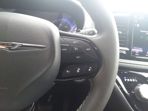 Used 2022 Chrysler Pacifica Touring-L w/ S Appearance Package FWD image 25