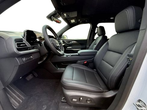 New 2026 Chevrolet Traverse LT w/ Sun and Wheel Package AWD/4WD image 9