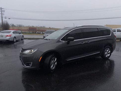 Used 2017 Chrysler Pacifica Touring-L Plus w/ Advanced Safetytec Group image 37