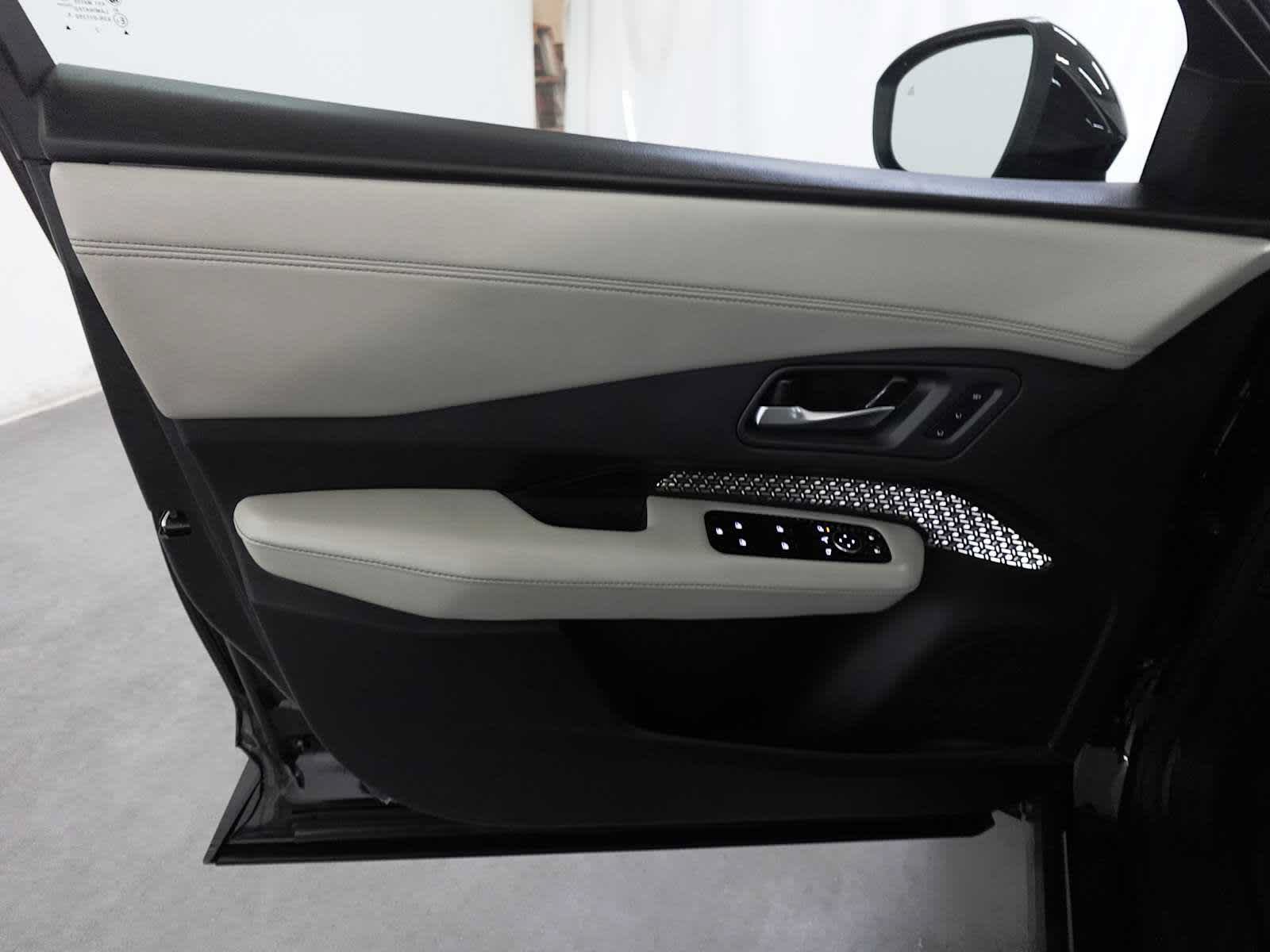 Used 2023 Nissan Ariya FWD image 10