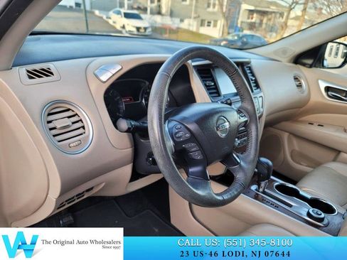 Used 2017 Nissan Pathfinder Platinum w/ Family Entertainment Package image 9