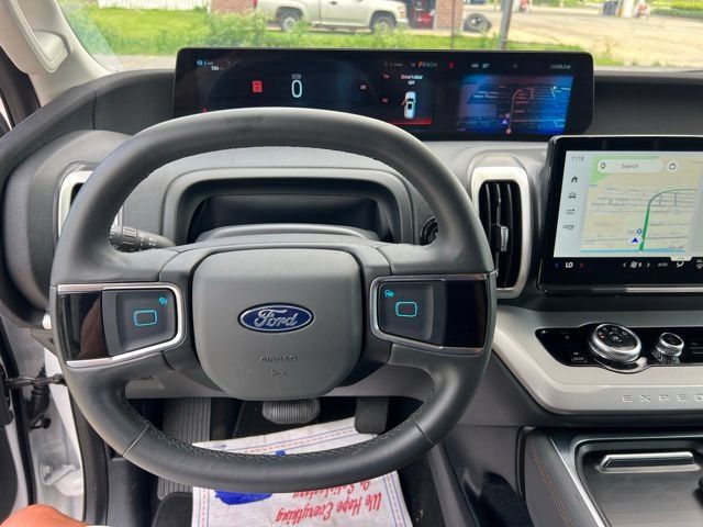 Used 2025 Ford Expedition Active AWD/4WD image 14