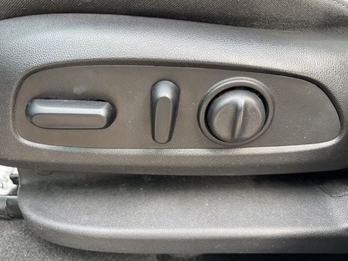 Used 2018 Chevrolet Equinox LT image 18