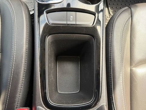 Used 2017 Chevrolet Cruze Premier FWD image 27
