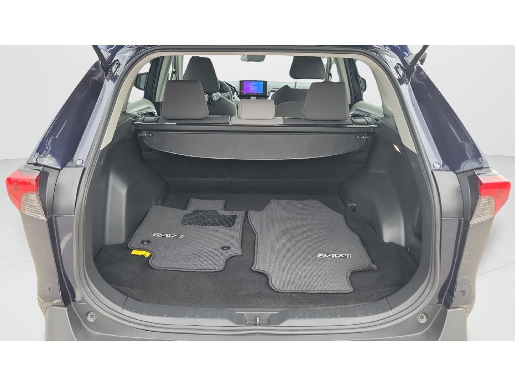 Used 2025 Toyota RAV4 XLE FWD image 23