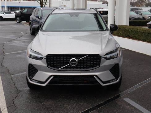 Used 2025 Volvo XC60 B5 Plus image 3
