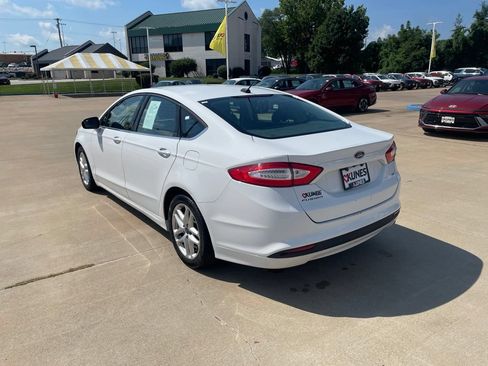 Used 2016 Ford Fusion SE FWD image 9