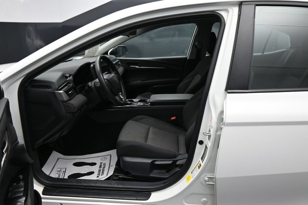 Used 2025 Toyota Camry LE FWD image 9