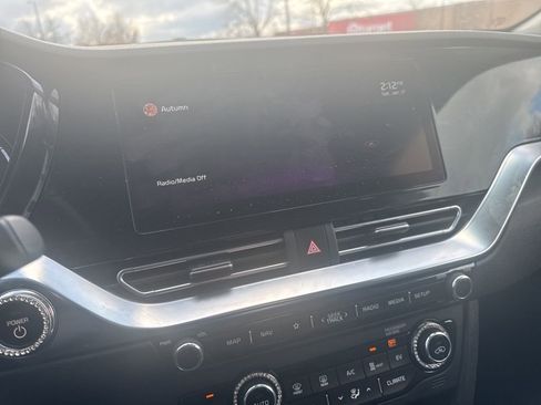 Used 2022 Kia Niro EX Premium image 24