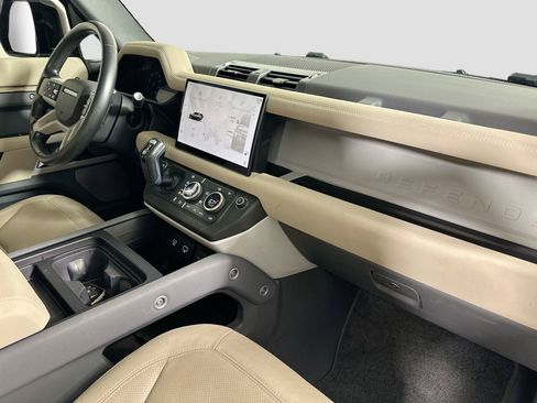 Used 2023 Land Rover Defender 130 SE image 33