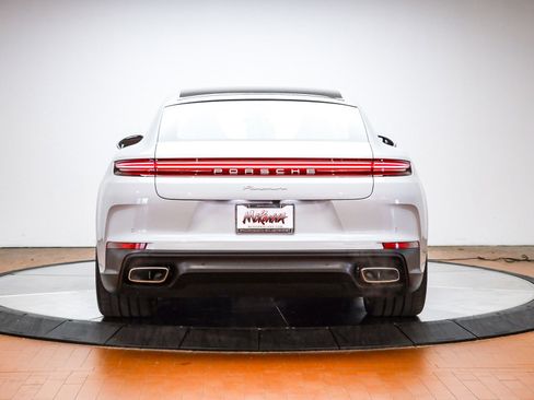 Used 2025 Porsche Panamera image 7