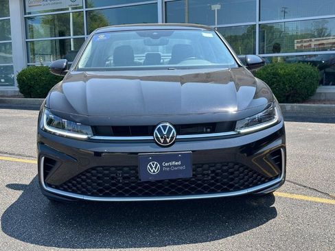 Certified 2025 Volkswagen Jetta SE w/ Sunroof Package FWD image 9