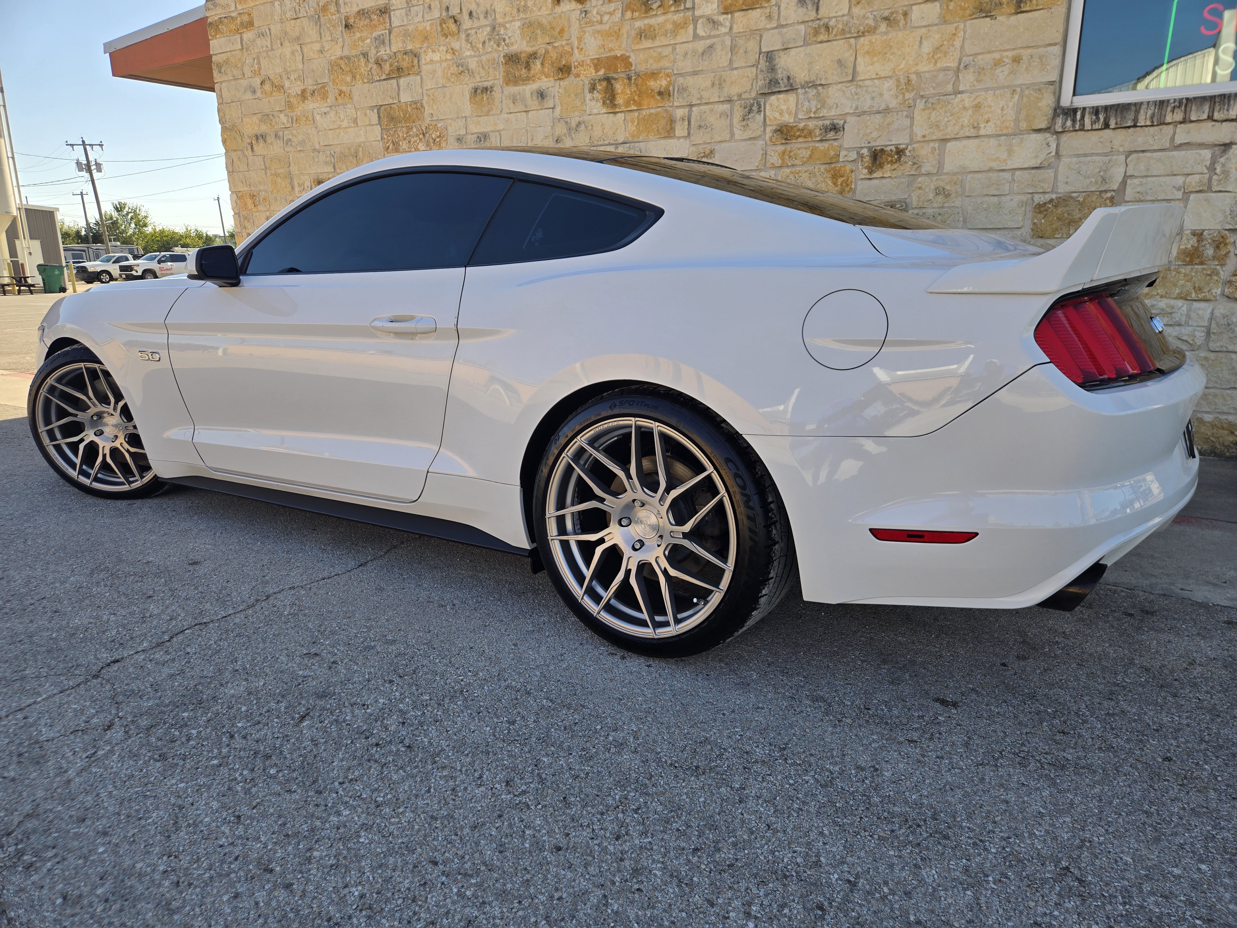 Used 2016 Ford Mustang GT w/ GT Performance Package RWD image 3