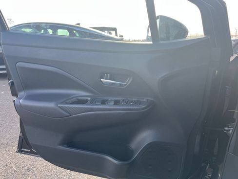Used 2025 Nissan Versa SV FWD image 18