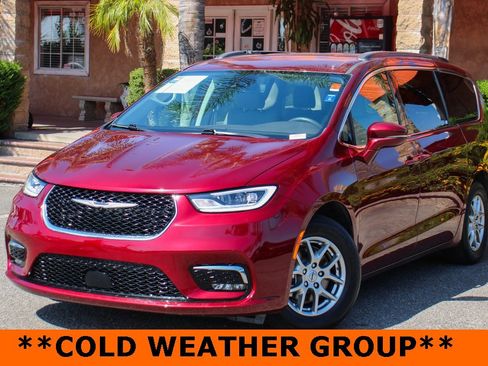 Used 2021 Chrysler Pacifica Touring w/ Uconnect Theater Family Group image 4