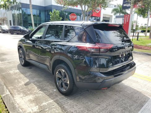 Certified 2025 Nissan Rogue SV FWD image 4