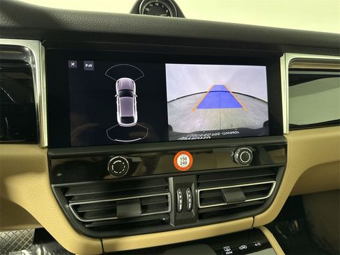 Certified 2022 Porsche Macan image 30