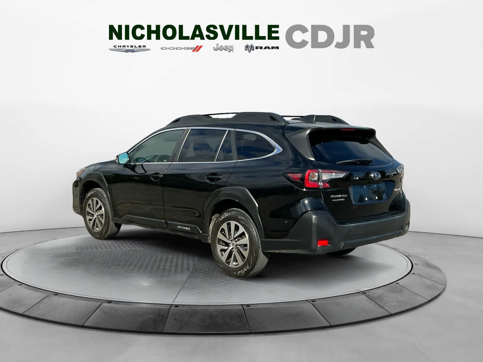 Used 2023 Subaru Outback Premium AWD/4WD image 3